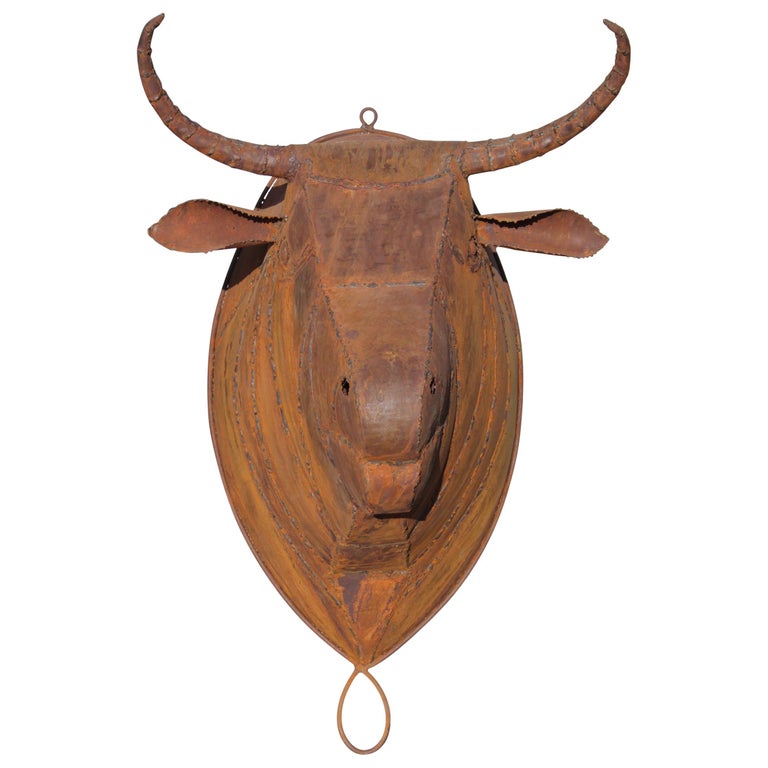 Escultura Artesanal Española de la Cabeza de un Toro de Hierro