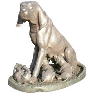 Escultura de Bronce de un Perro de Dimensiones Naturales con Sus Cachorros, de los Años 80