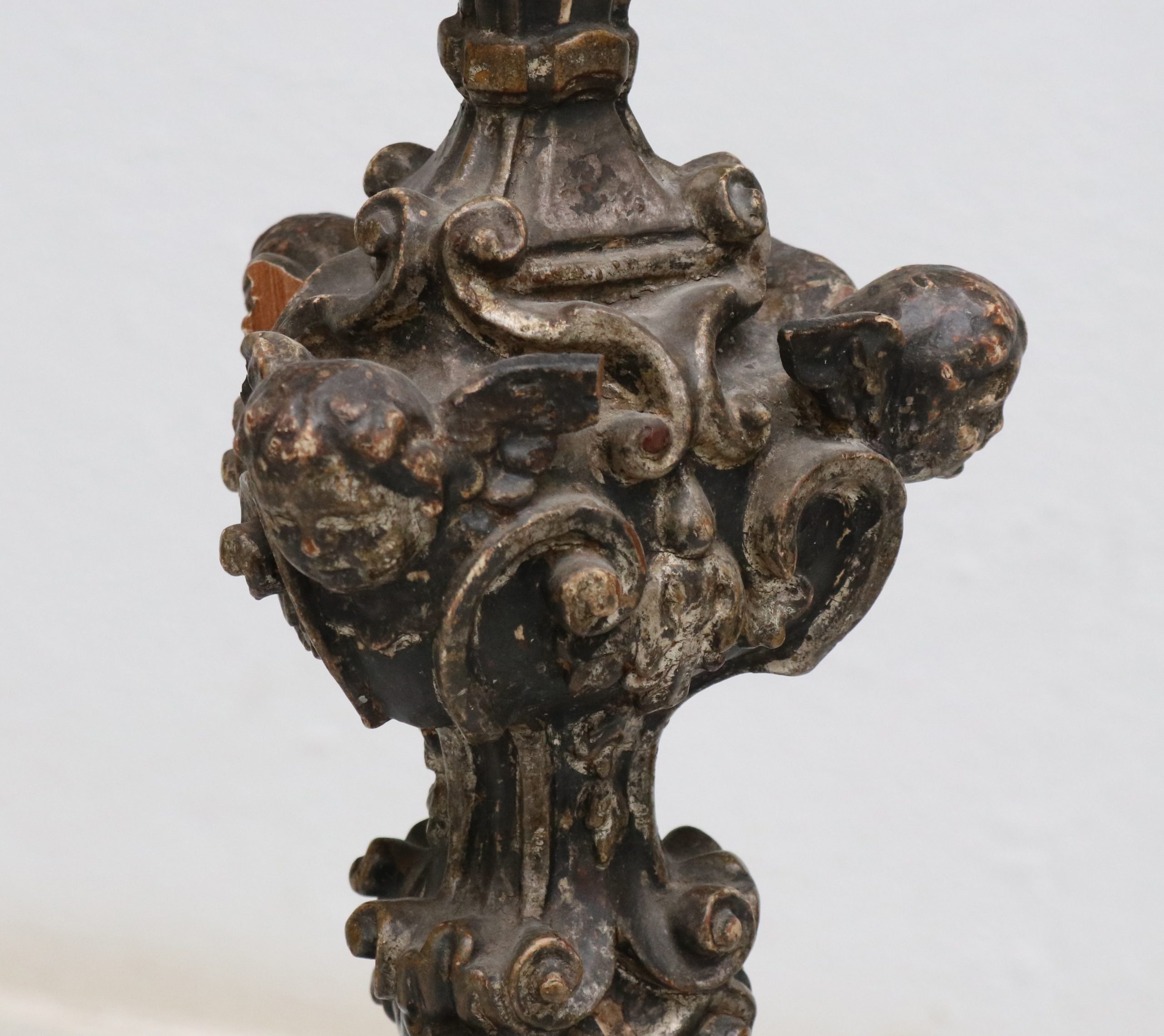 Pareja de Candelabros de Madera, Italia, del siglo XVII