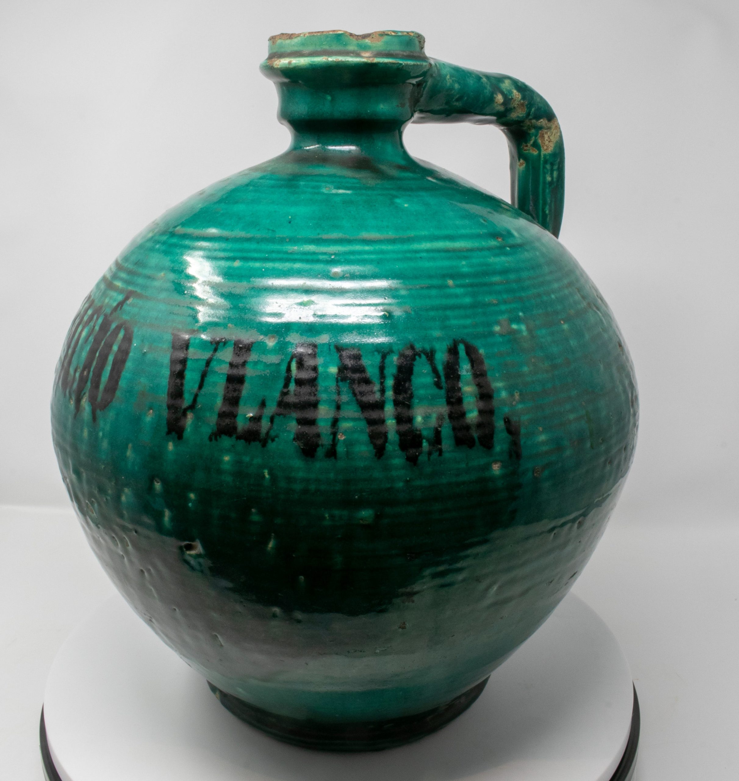 Jarrón Ciego Esmaltado en Verde con la Leyenda "Bonifacio Vlanco", del Siglo XIX