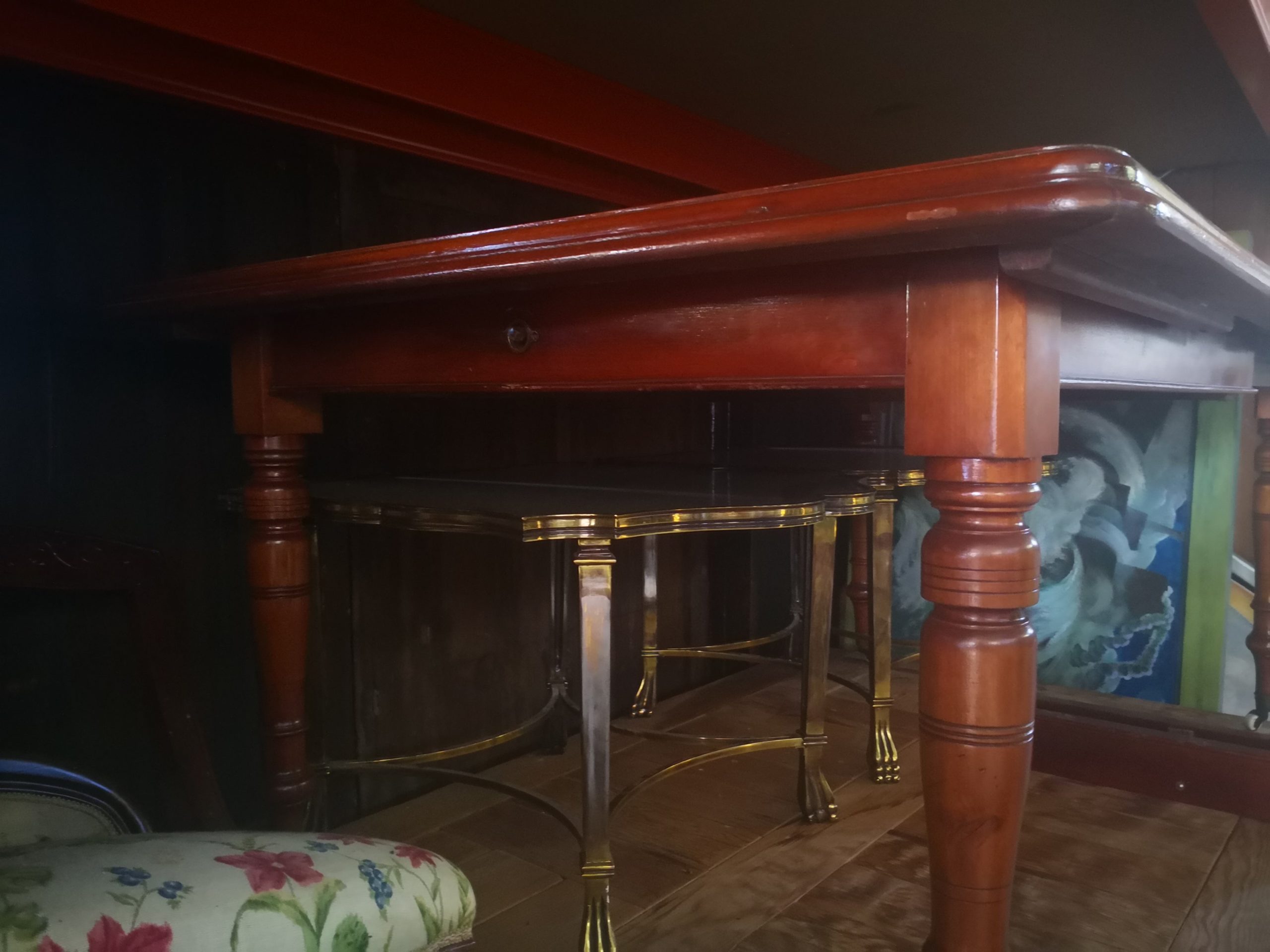 Mesa Extensible de Caoba Victoriana con Patas Talladas a Torno, del Siglo XIX