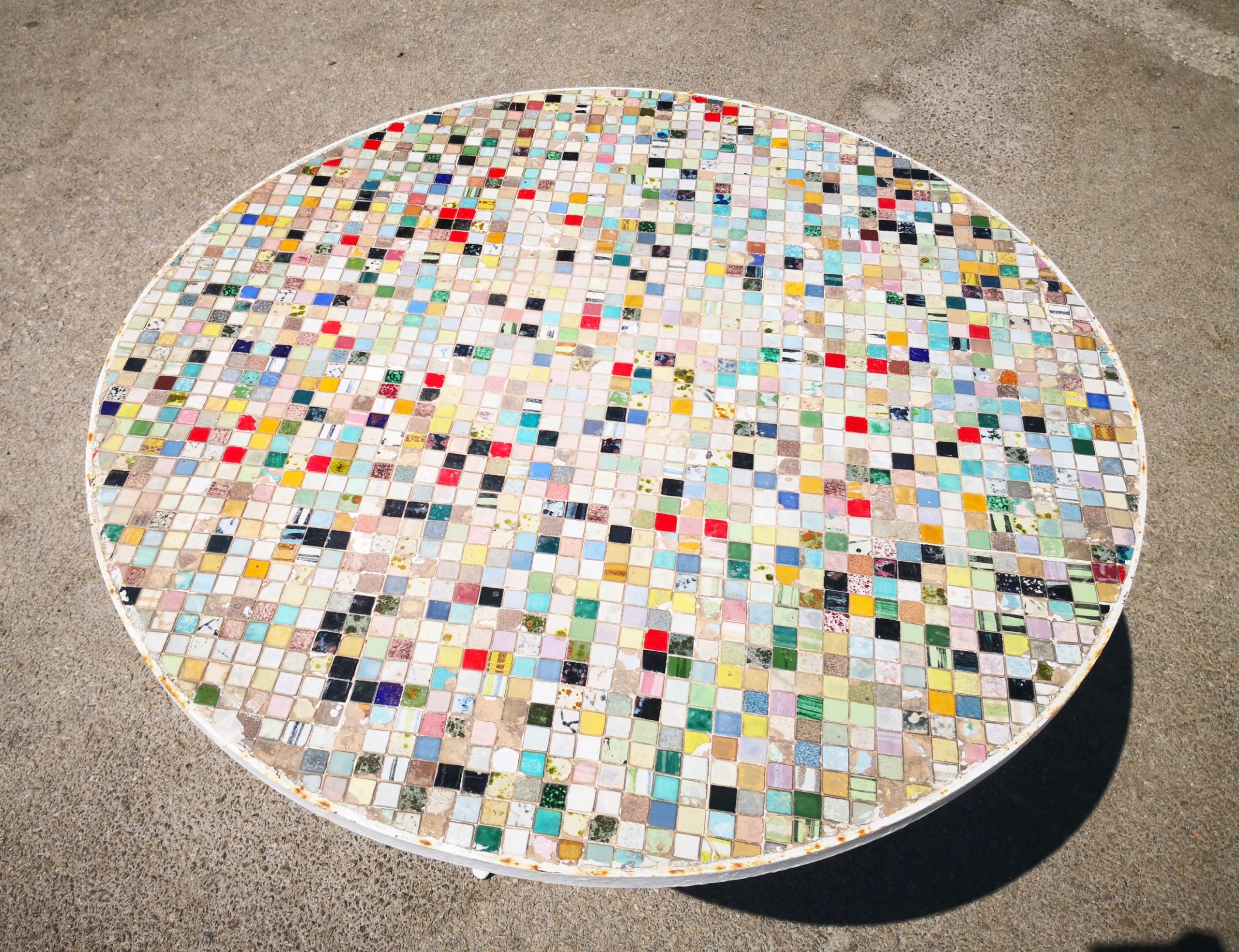 Mesa de Mosaico de Vidrio de Jardín Español con Patas de Hierro, de los Años 70