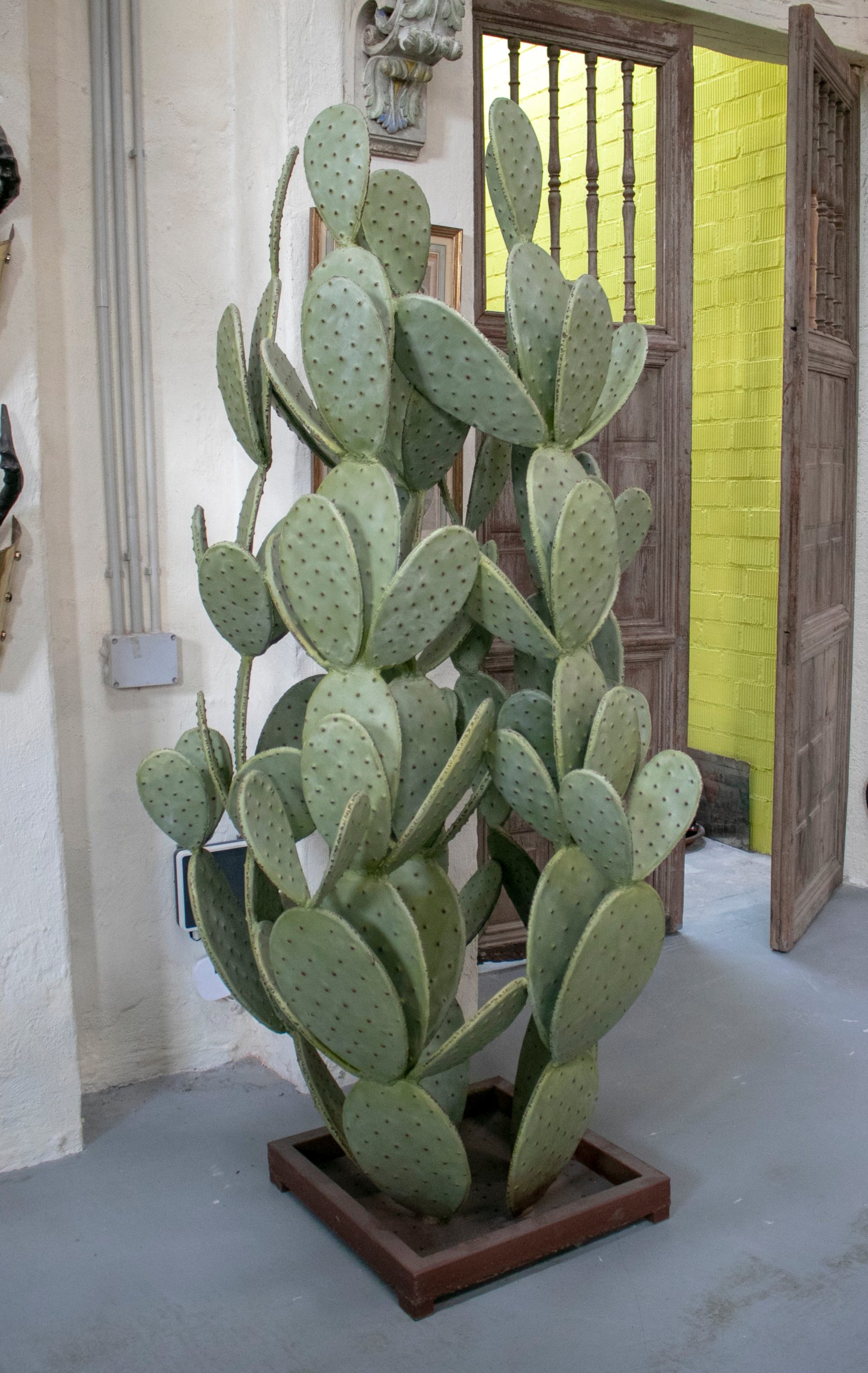 Escultura Francesa en Forma de Cactus de Hierro, de los Años 90