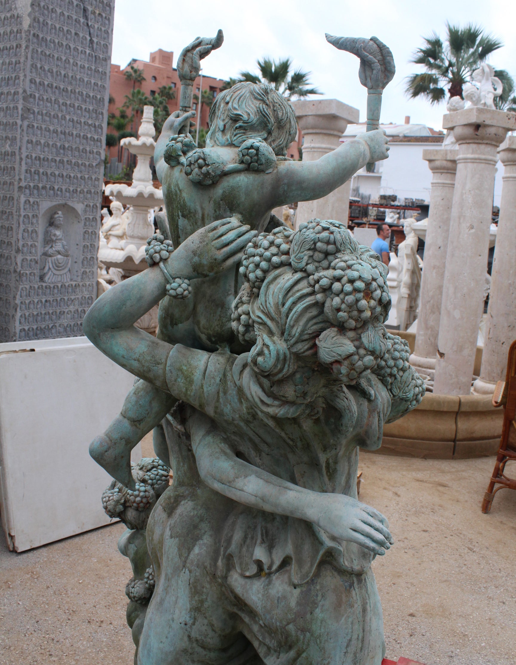 Esculturas de Bronce de Tamaño Natural de Dos Damas con Querubines