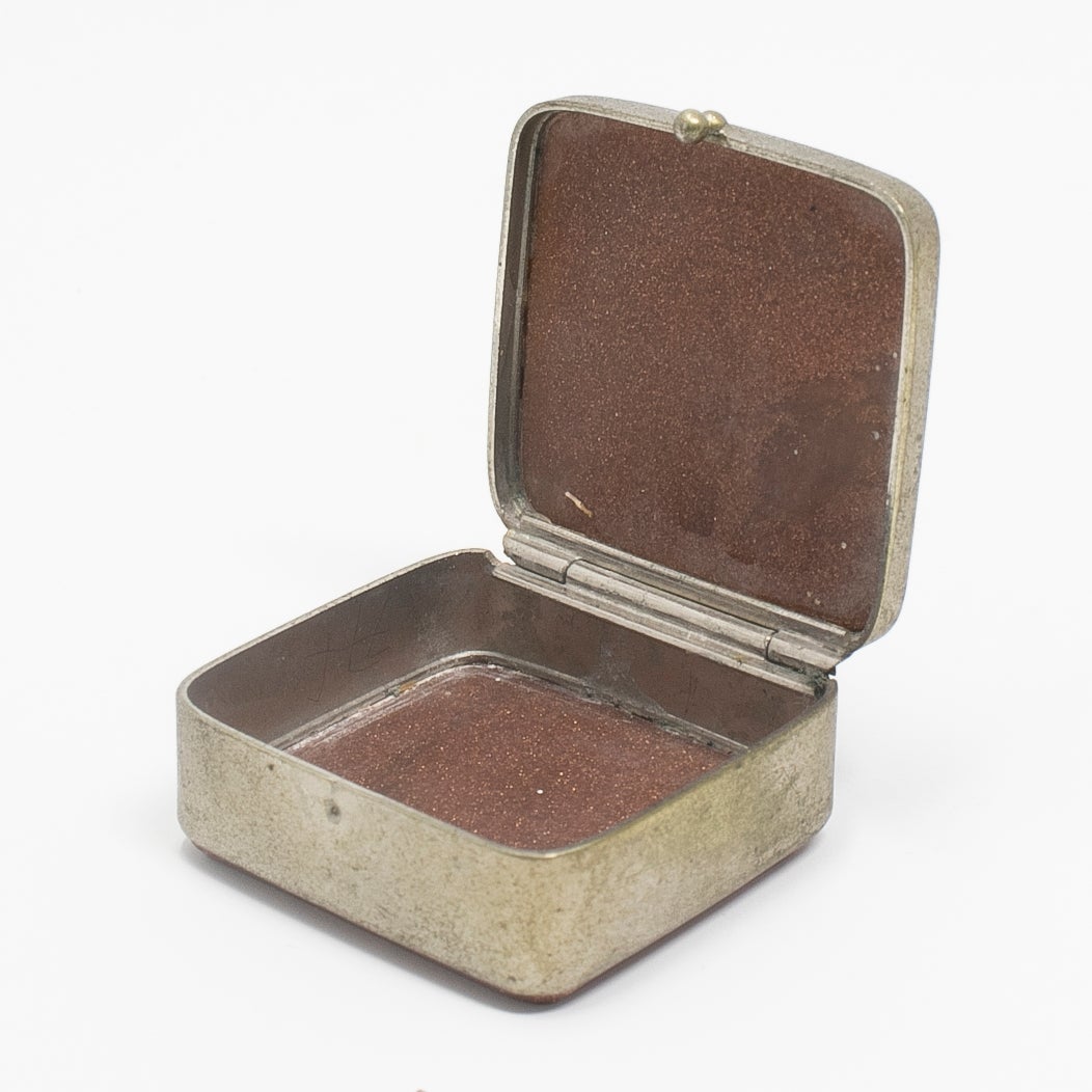 Caja de Plata con Tapa de Aventurina Roja, del Siglo XIX