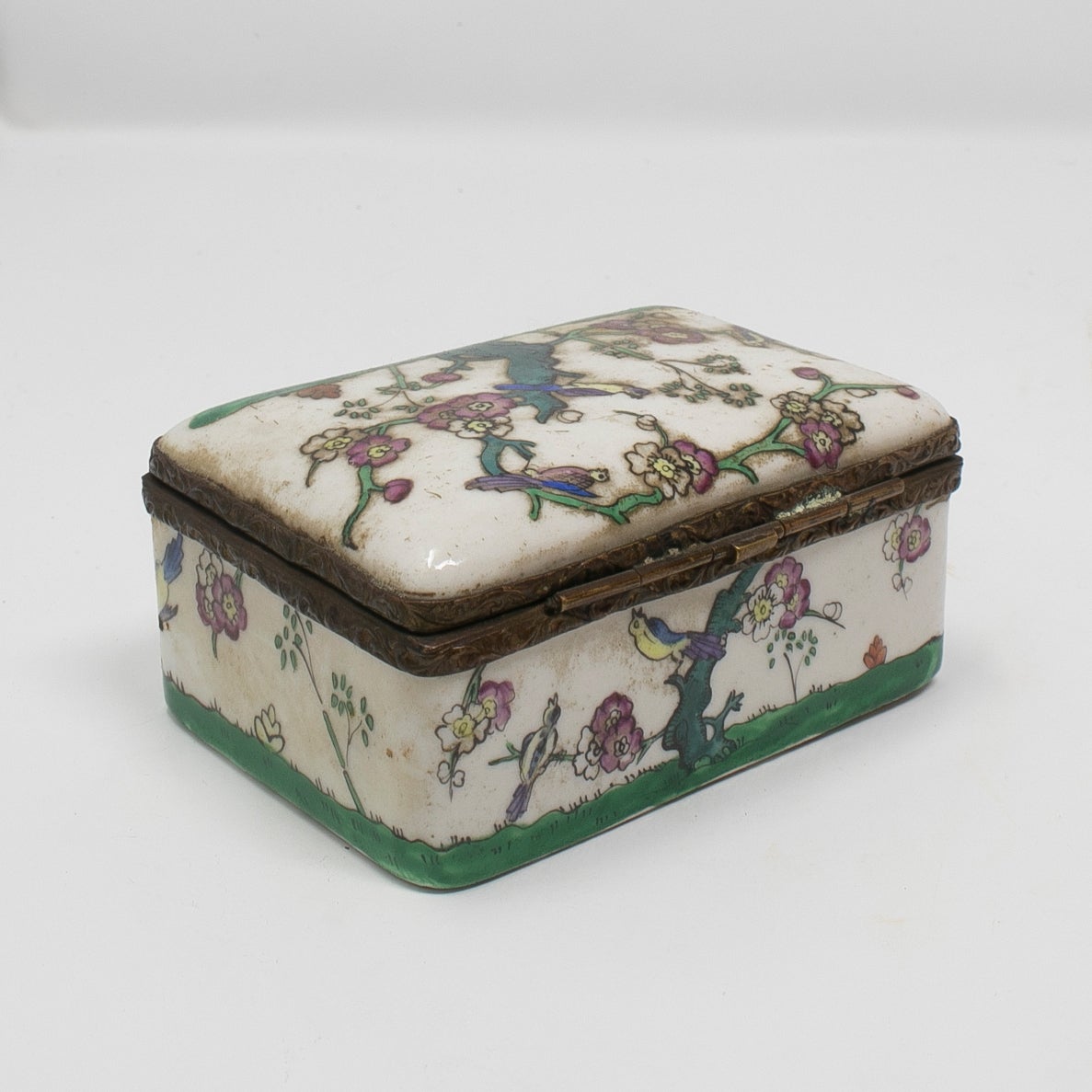 Caja Francesa de Porcelana y Latón con Decoraciones Florales, del Siglo XIX