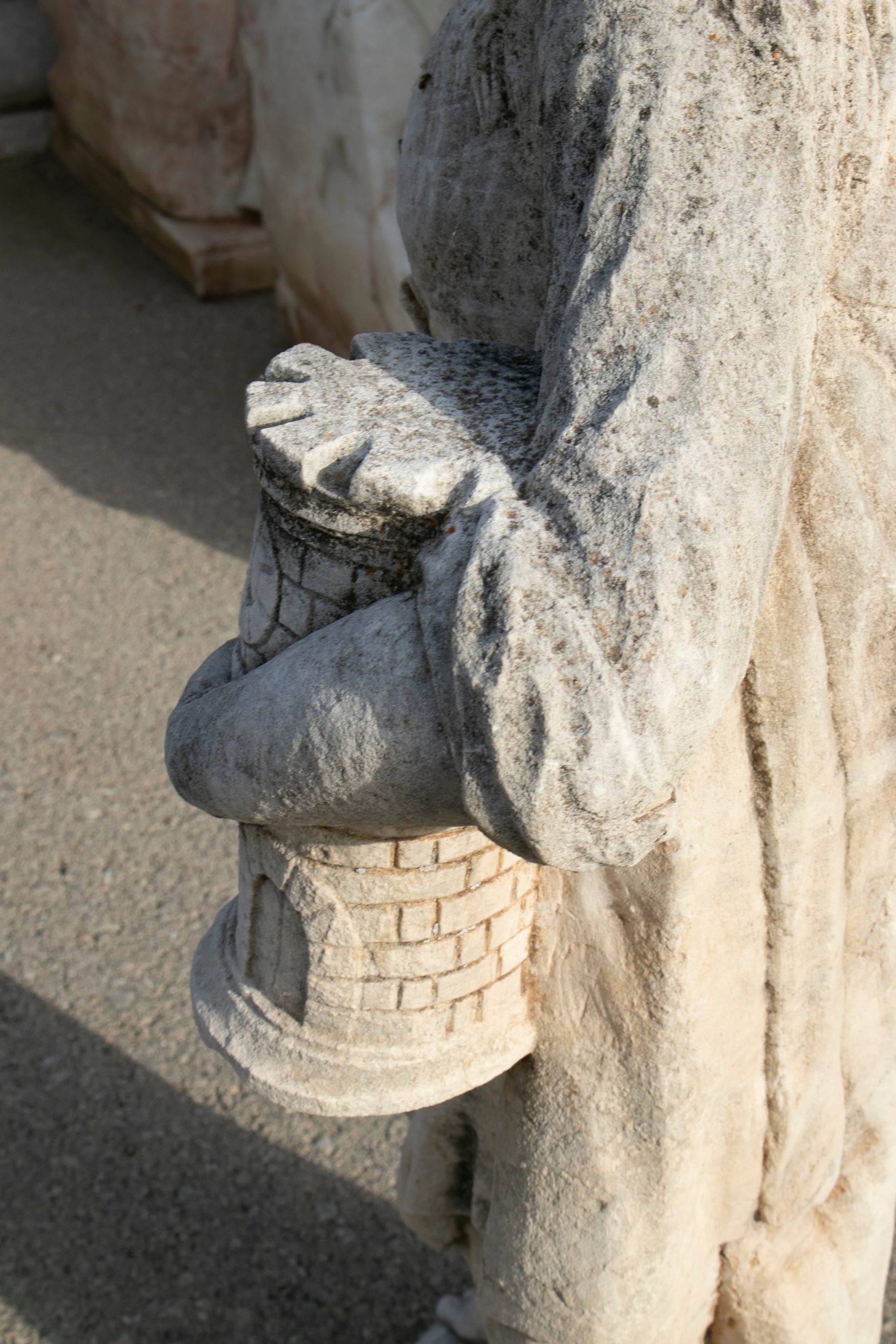 Escultura de Piedra Tallada a Mano de Santa Catalina de Palma, España, del Siglo XVIII