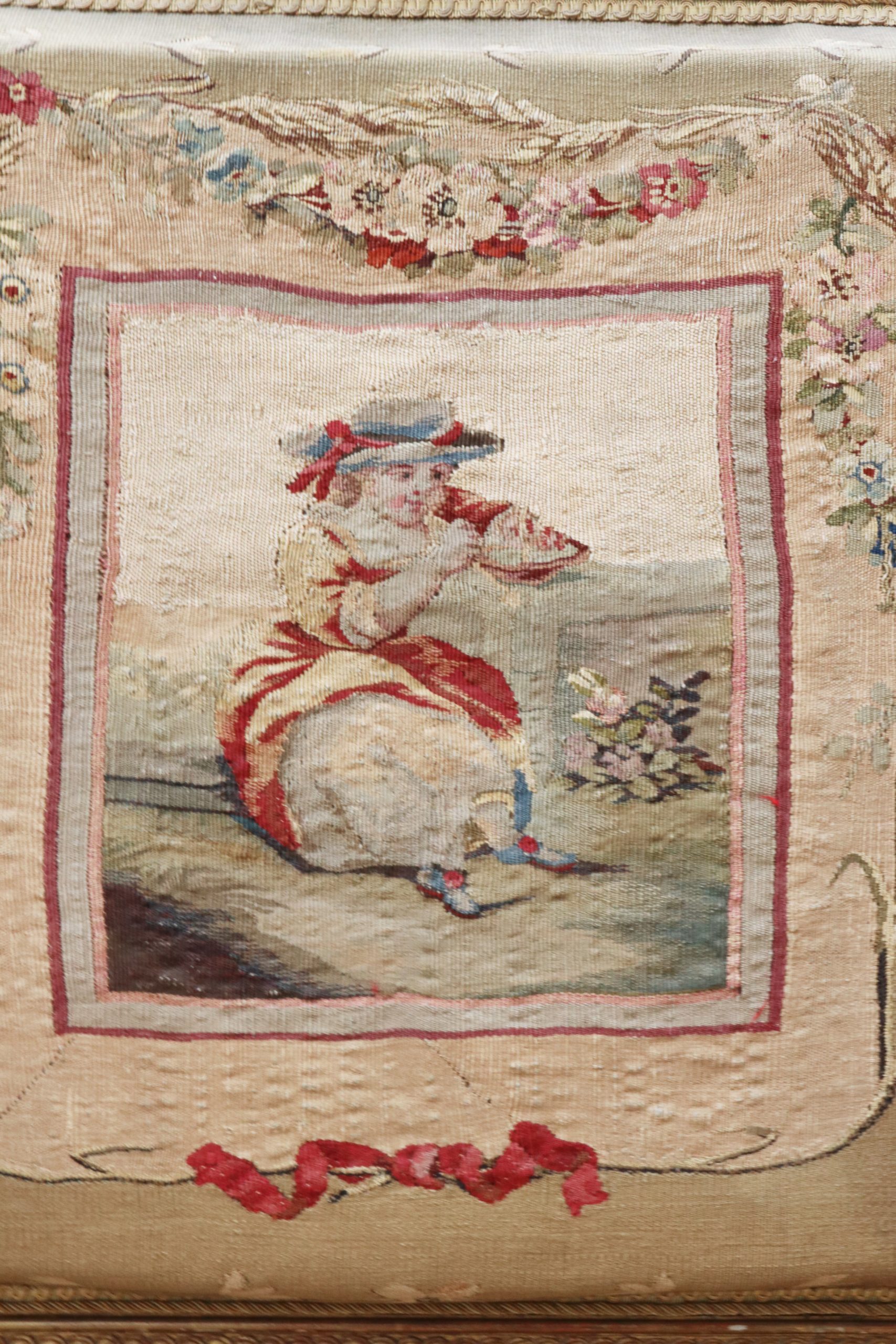 Pareja de Sillones Franceses de Aubusson con Marcos de Madera Dorada, del Siglo XVIII