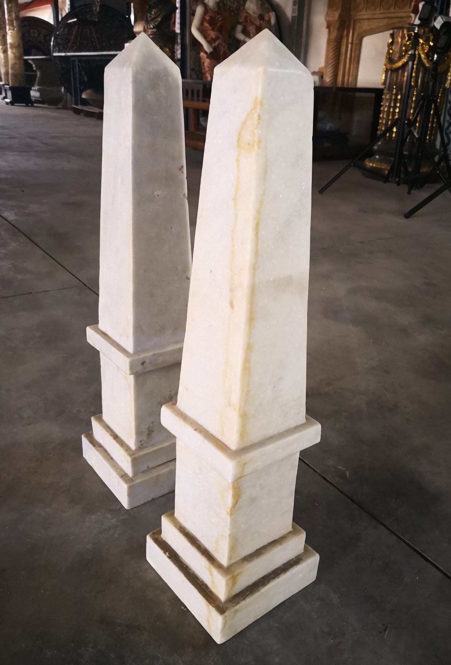 Par de Obeliscos de Mármol Blanco