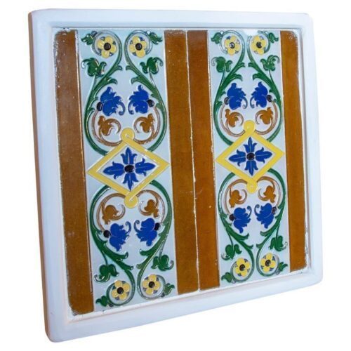 Azulejo decorativo español de los años 50 enmarcado en madera en diferentes colores
