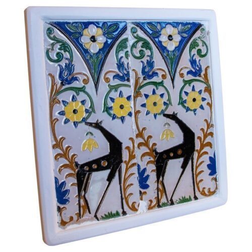 Azulejo decorativo español de los años 50 enmarcado en madera en diferentes colores