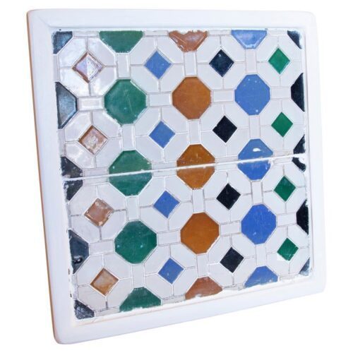 Azulejo decorativo español de los años 50 enmarcado en madera en diferentes colores