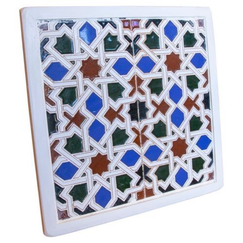 Azulejo decorativo español de los años 50 enmarcado en madera en diferentes colores