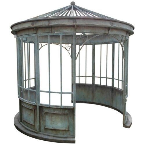 Pabellón de hierro forjado con pátina envejecida