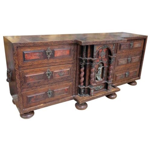 Bargueño español del siglo XVIII con incrustaciones y capilla central