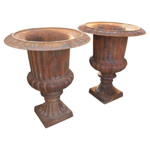 Pareja de maceteros altos de hierro fundido de los años 90 con pátina rústica