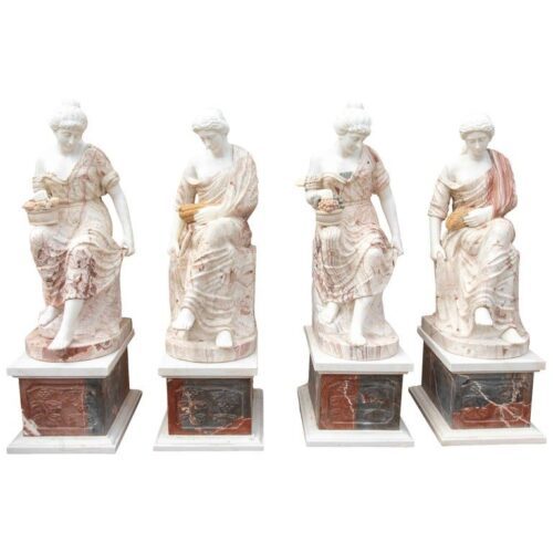 Conjunto de Cuatro Esculturas de Mármol de Damas Clásicas Sentadas con Pedestales