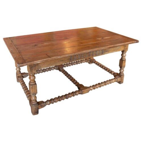 Mesa italiana antigua de madera maciza con patas torneadas y travesaños. Siglo XVII