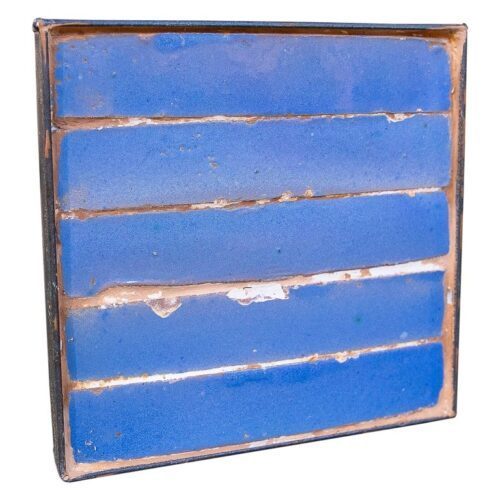 Azulejo de cerámica vidriada del siglo XVI con marco de hierro, decoración azul vintage