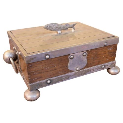 Caja decorativa náutica, madera y metal antiguos con asa de pez, 1970