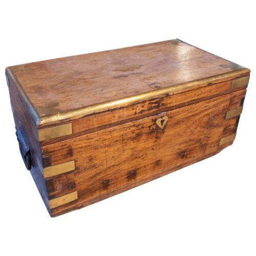 Caja de escritorio antigua de madera, herrajes de latón, compartimentos organizados, 1930