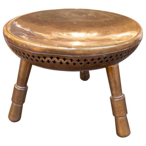 Calentador redondo de latón de los años 30 con patas de estilo oriental