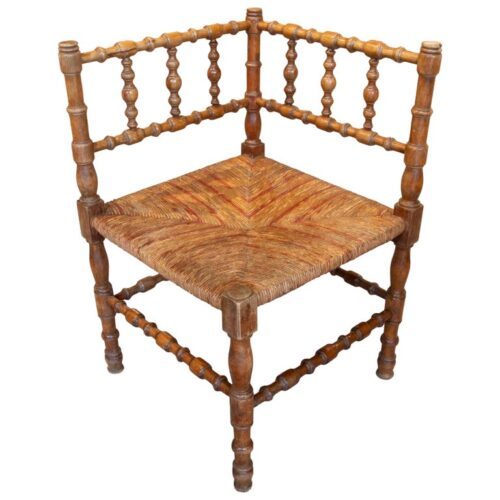Silla esquinera de madera antigua de los años 50 con asiento de junco