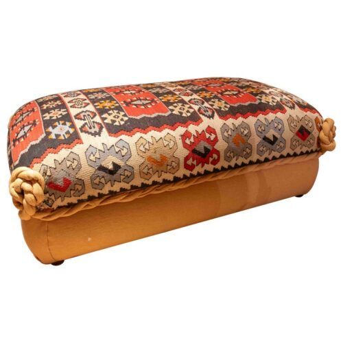 Puf de los años 80 Tapizado con Kilim Antiguo y Base de Lino