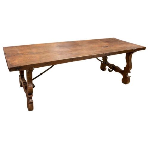 Mesa baja rústica de madera maciza de 1850 con patas talladas