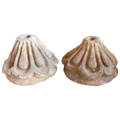 Pareja de claves de bóveda de piedra tallada. S. XVII