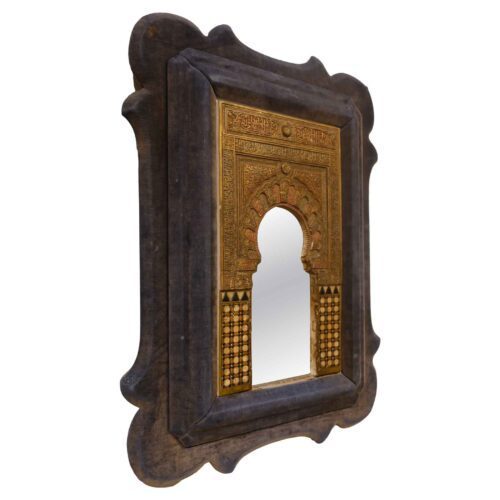Maqueta artesanal de estilo nasrí inspirada en la Alhambra, con marco de madera. S. XIX