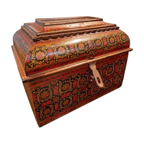 Cofre oriental de madera policromada de los años 80 con decoración floral pintada a mano